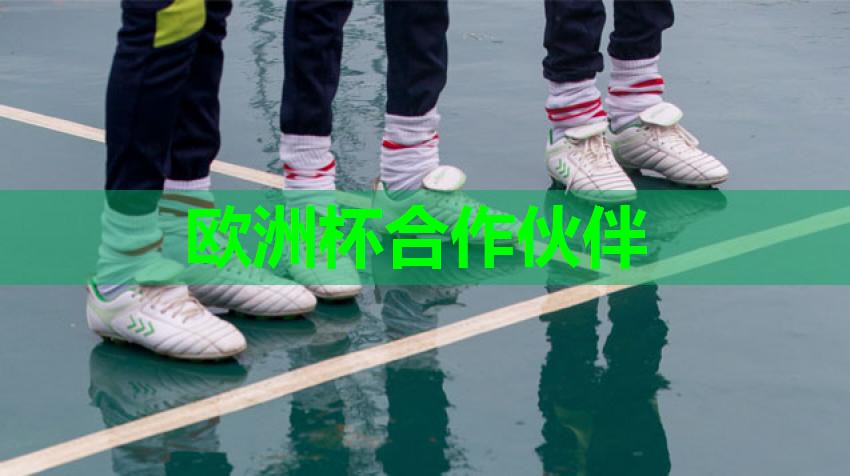 小孩在自己家乒乓球台上面打球 小孩在自己家乒乓球台上面打球